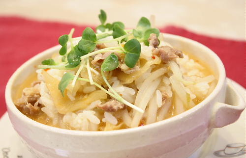 今日のキムチ料理レシピ：豚肉ともやしのキムチ雑炊