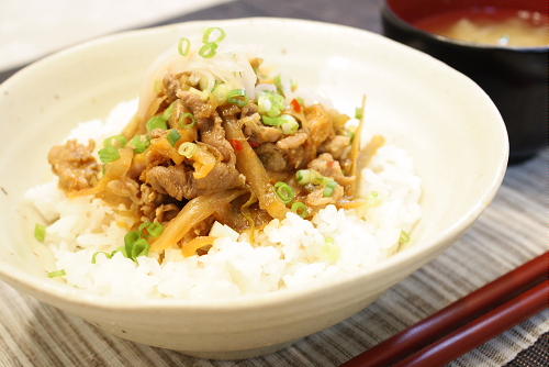 今日のキムチ料理レシピ：豚ごぼうキムチ丼