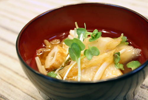 今日のキムチ料理レシピ：竹輪とキムチの簡単お吸い物