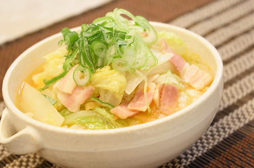 今日のキムチ料理レシピ：ベーコンと白菜のピリ辛スープご飯