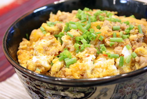 今日のキムチ料理レシピ：ひき肉とキムチの卵とじ丼