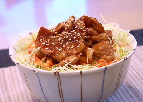 豚肉のしょうが焼き丼キムチ乗せレシピ