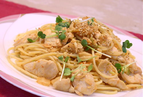 鶏肉とキムチのごま風味パスタレシピ