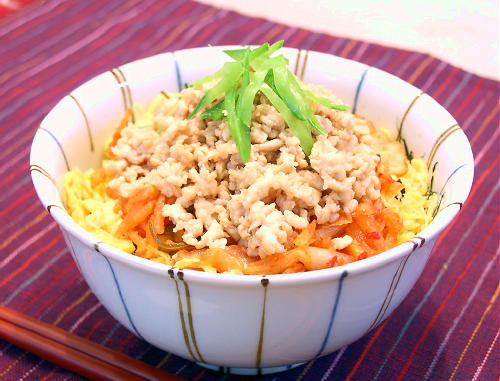 鶏そぼろキムチ丼レシピ