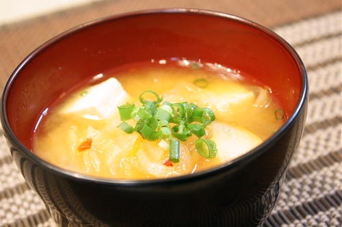 今日のキムチ料理レシピ：豆腐とキムチの味噌汁