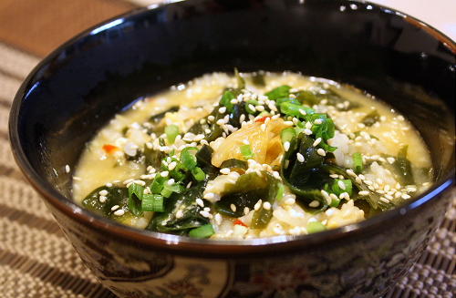 今日のキムチ料理レシピ：わかめ入りキムチ雑炊