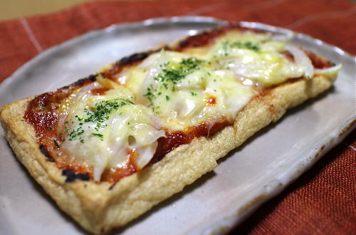 今日のキムチ料理レシピ：油揚げのキムチピザ