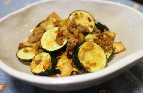 今日のキムチ料理レシピ：ズッキーニのキムチひき肉炒め