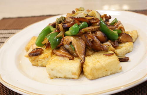 今日のキムチ料理レシピ：揚げ豆腐とキムチの甘辛炒め