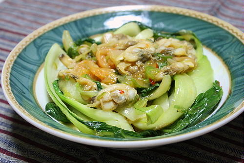 今日のキムチ料理レシピ：青梗菜とあさりのキムチ炒め