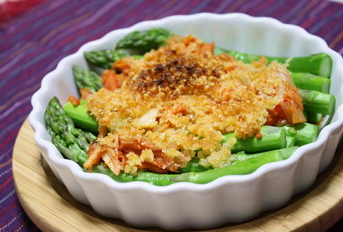 今日のキムチ料理レシピ：アスパラとキムチのパルメザンチーズ焼き