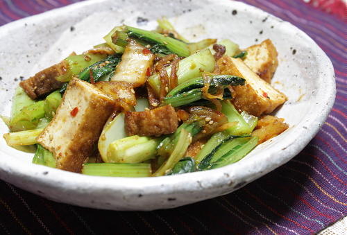 今日のキムチ料理レシピ：厚揚げと小松菜のキムチごま炒め