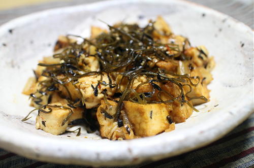 今日のキムチレシピ：厚揚げと昆布のキムチ炒め