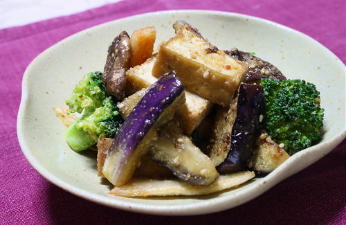 今日のキムチ料理レシピ： 厚揚げと野菜のキムチ胡麻酢和え