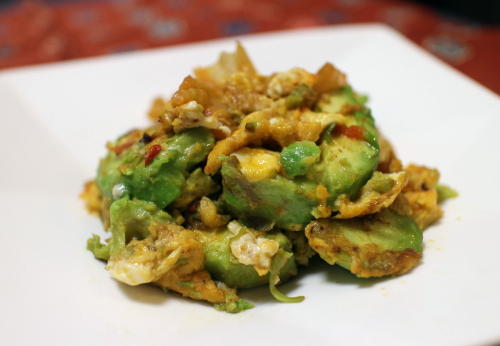 今日のキムチ料理レシピ：アボカドとキムチの卵炒め