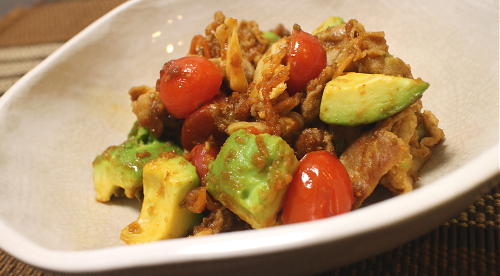 今日のキムチ料理レシピ：豚肉とアボカドとキムチの生姜炒め