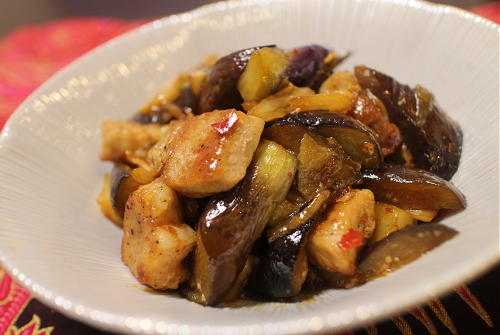 今日のキムチ料理レシピ：豚肉とナスとキムチの黒酢炒め
