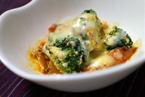 今日のキムチレシピ：ブロッコリーと大根キムチのチーズ焼き
