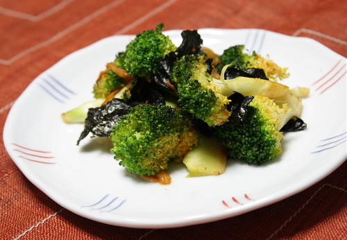 今日のキムチ料理レシピ：ブロッコリーとキムチの海苔炒め
