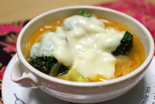 今日のキムチレシピ：ブロッコリーとキムチのオニオンスープ