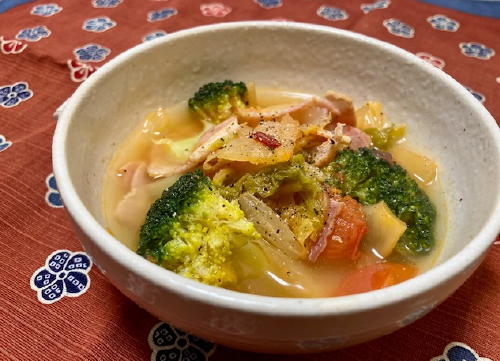 今日のキムチ料理レシピ：ブロッコリーとトマトのキムチスープ