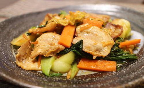 今日のキムチ料理レシピ：豚バラとチンゲン菜のキムチ炒め