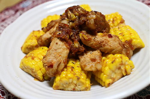 今日のキムチ料理レシピ：豚ロース肉とトウモロコシの甘辛炒め