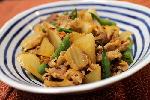 今日のキムチ料理レシピ：豚肉と大根のキムチ煮込み