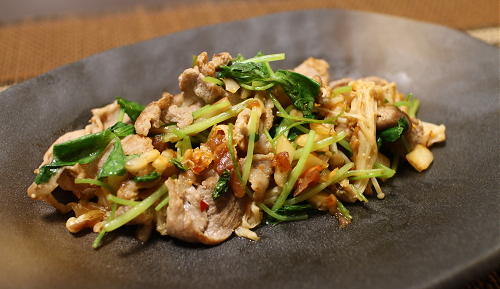 今日のキムチ料理レシピ：豚肉とえのきのキムチ梅炒め