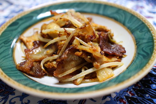 今日のキムチ料理レシピ：豚肉とキムチとエリンギの味噌炒め