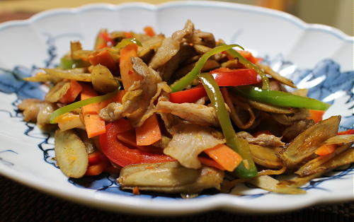 今日のキムチ料理レシピ：ごぼうと豚肉のキムチ炒め