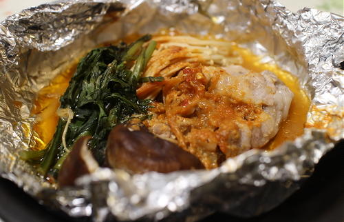 今日のキムチ料理レシピ：豚肉のピリ辛みそだれホイル焼き