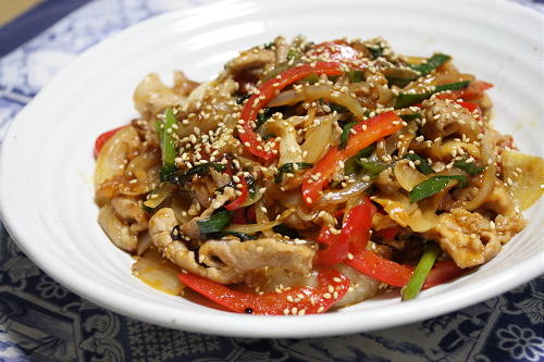 今日のキムチ料理レシピ：豚肉と彩り野菜のキムチ炒め