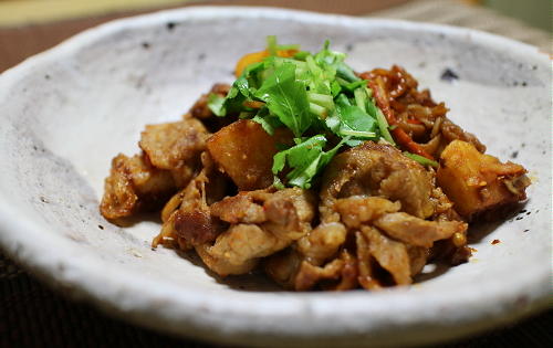 今日のキムチ料理レシピ：豚肉とジャガイモのキムチ炒め