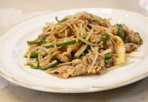 今日のキムチ料理レシピ：豚肉ともやしとキムチの中華炒め