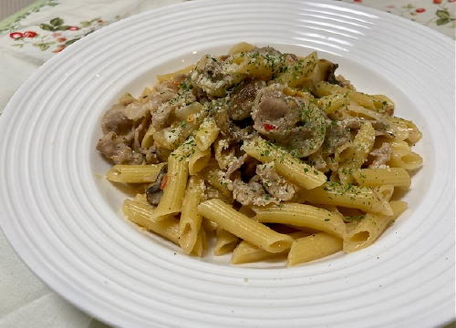 今日のキムチ料理レシピ：豚肉とキムチのクリームペンネ