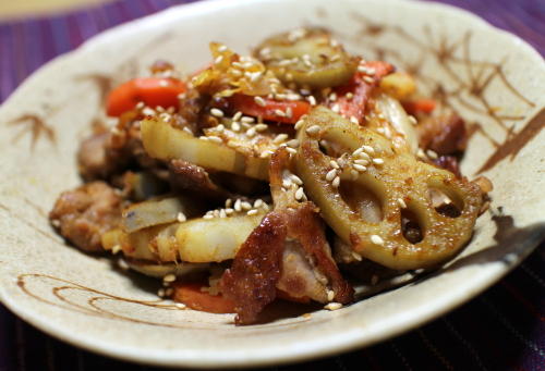 今日のキムチ料理レシピ：豚肉とレンコンのキムチ炒め