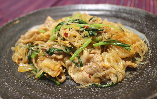 今日のキムチ料理レシピ：豚肉としらたきのキムチ炒め