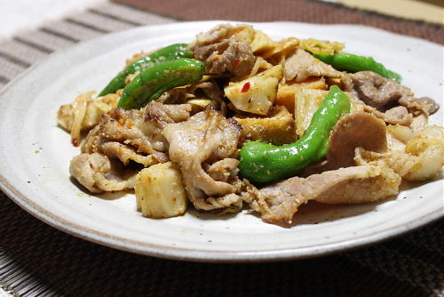 今日のキムチ料理レシピ：豚肉と厚揚げとキムチの味噌炒め
