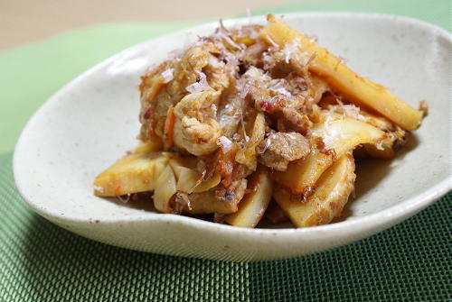 今日のキムチ料理レシピ：豚肉とたけのこの甘辛キムチ炒め