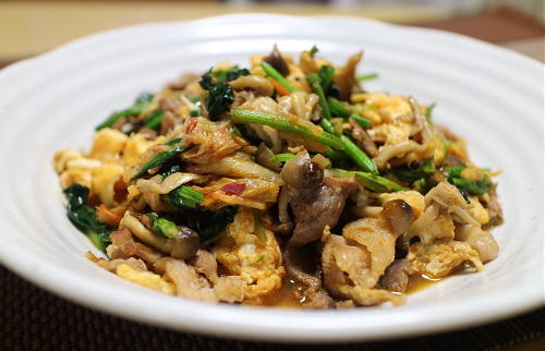 今日のキムチ料理レシピ：豚肉とキムチの卵炒め