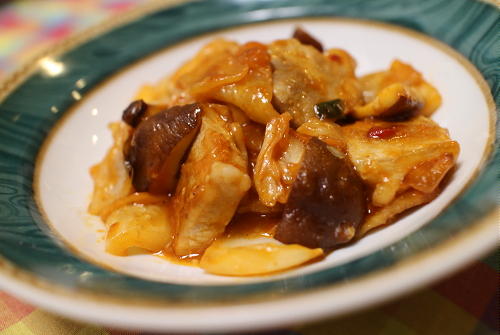 今日のキムチ料理レシピ：豚肉と玉ねぎとキムチの甘酢炒め