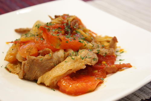 今日のキムチ料理レシピ：豚肉とトマトのキムチ炒め