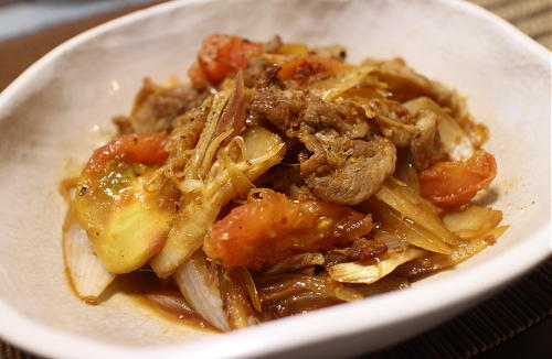 今日のキムチレシピ：豚肉とトマトのキムチ炒め