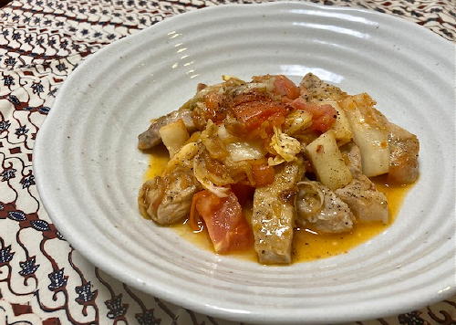 今日のキムチ料理レシピ：豚肉とトマトのキムチ煮