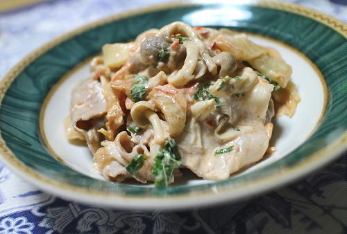 今日のキムチ料理レシピ：豚肉としめじのキムチ梅マヨ和え