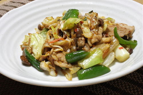 今日のキムチ料理レシピ：豚肉と野菜のキムチ炒め