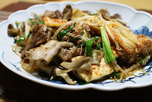 今日のキムチ料理レシピ：豚バラと豆腐とまいたけのキムチ炒め