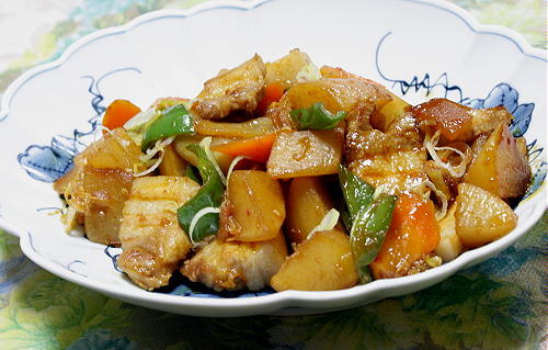 今日のキムチ料理レシピ：豚バラ肉と野菜のキムチ炒め