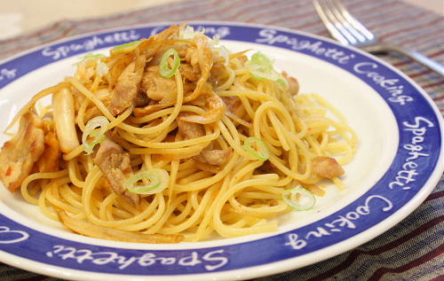 今日のキムチ料理レシピ：豚肉とごぼうとキムチの和風パスタ